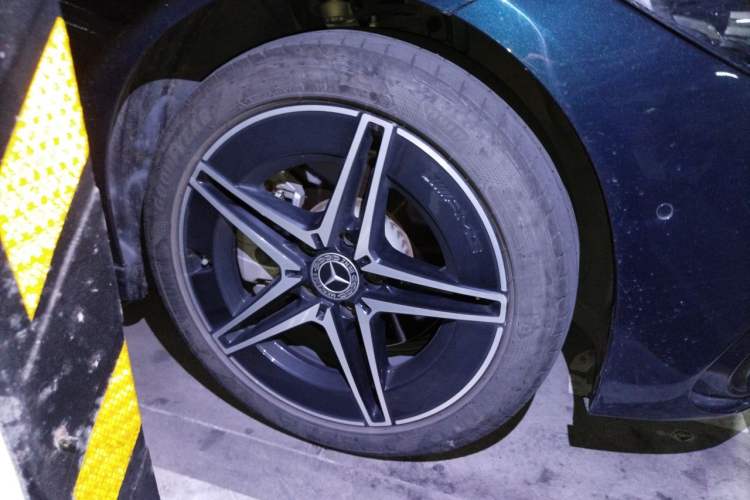 Used Mercedes-Benz C-Class 2023 Restyled C 260 L Night Edition Sports Version Right Front Wheel Hub