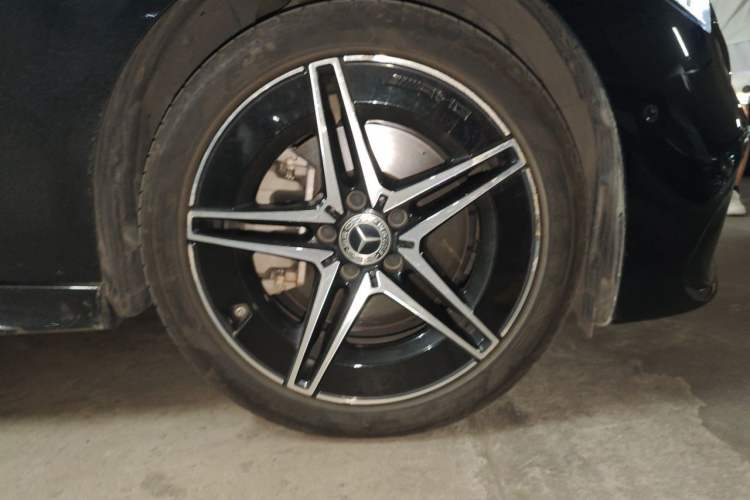 Used Mercedes-Benz C-Class 2023 Restyled C 260 L Night Edition Sports Version Right Front Wheel Hub