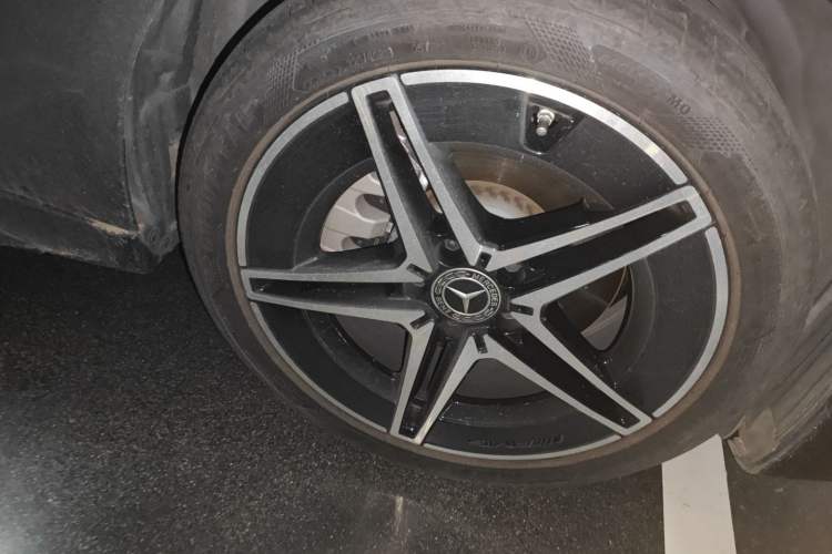 Used Mercedes-Benz C-Class 2023 Second Facelift C 260 L Starry Night Sports Edition Right Front Wheel Hub