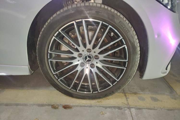 Used Mercedes-Benz C-Class 2023 Revised C 200 L Sport Edition Right Front Wheel Hub