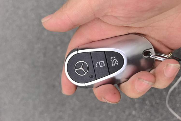 Used Mercedes-Benz C-Class 2023 Restyled C 260 L Sport Edition Vehicle Key