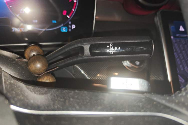 Used Mercedes-Benz C-Class 2023 Revised C 200 L Sport Edition Gear Lever
