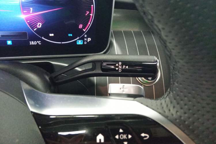 Used Mercedes-Benz C-Class 2023 Revised C 200 L Sport Edition Gear Lever