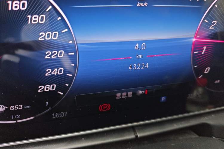 Used Mercedes-Benz C-Class 2023 Facelift C 260 L Odometer Close Up