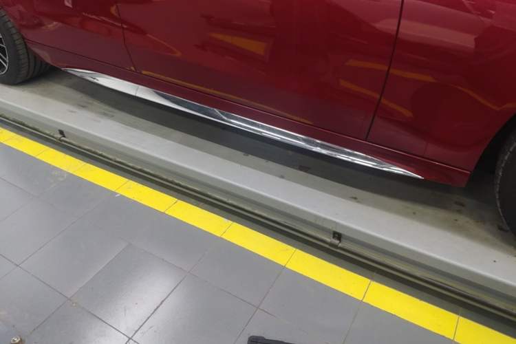 Used Mercedes-Benz C-Class 2023 C 260 L Sport Edition Right Side Sill