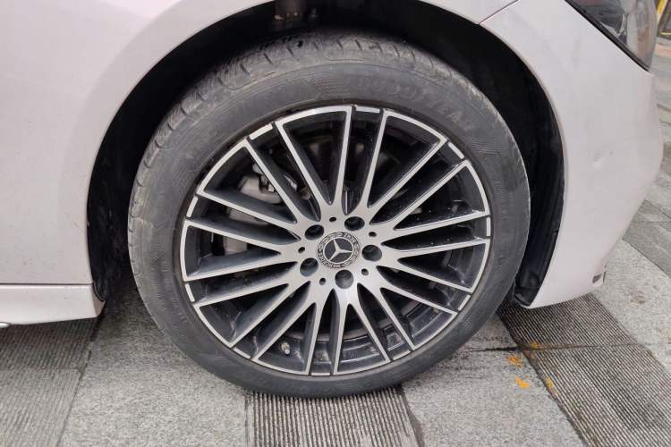 Used Mercedes-Benz C-Class 2023 C 260 L Sport Edition Right Front Wheel Hub