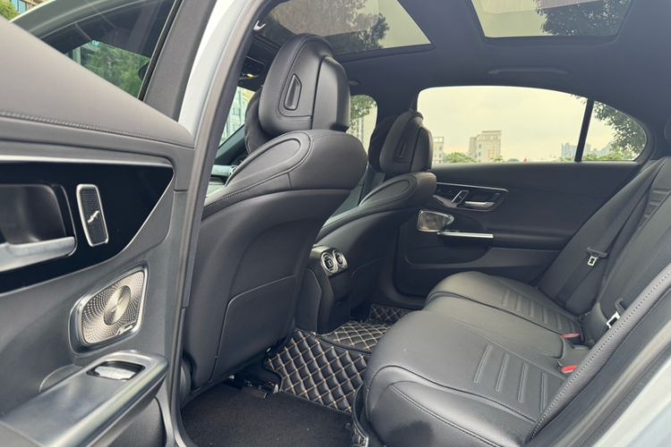 Used Mercedes-Benz C-Class 2023 Restyled C 260 L Night Edition Sports Version Interior 3