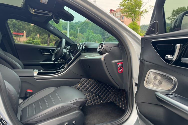 Used Mercedes-Benz C-Class 2023 Restyled C 260 L Night Edition Sports Version Interior 6