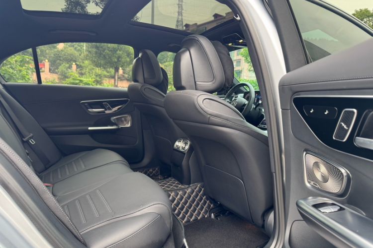 Used Mercedes-Benz C-Class 2023 Restyled C 260 L Night Edition Sports Version Interior 7