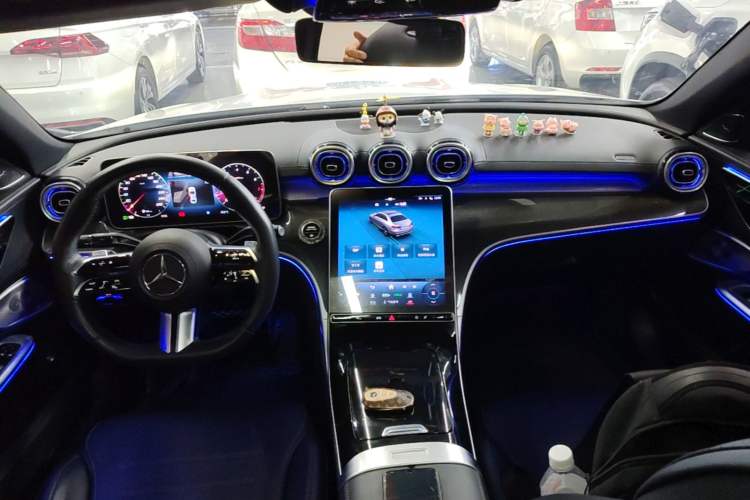 Used Mercedes-Benz C-Class 2023 Restyled C 260 L Night Edition Sports Version Center Console