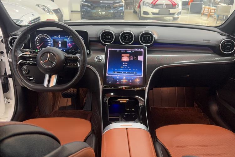 Used Mercedes-Benz C-Class 2023 Second Facelift C 260 L Sport Edition Center Console