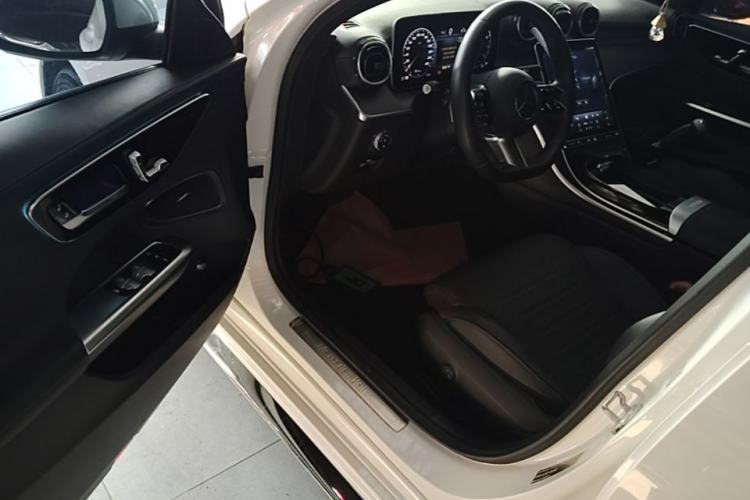 Used Mercedes-Benz C-Class 2023 Revised C 200 L Sport Edition Driver Seat