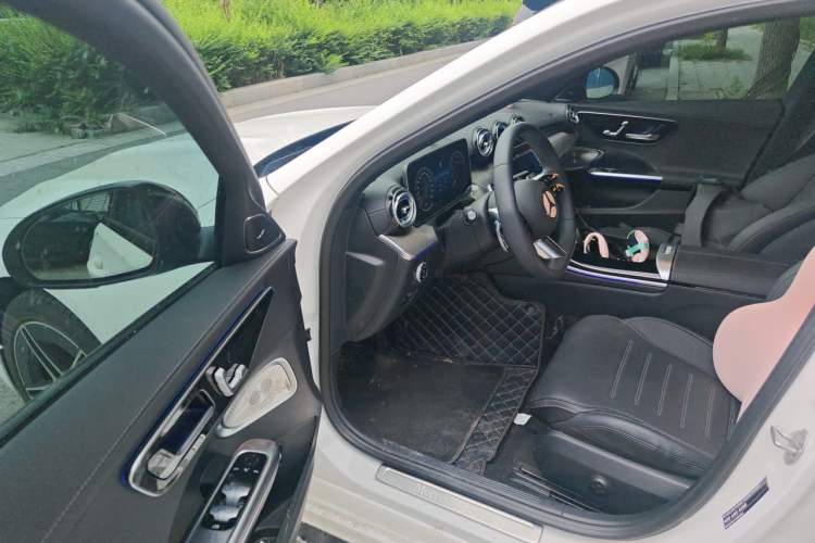 Used Mercedes-Benz C-Class 2023 Second Facelift C 260 L Starry Night Sports Edition Driver Seat