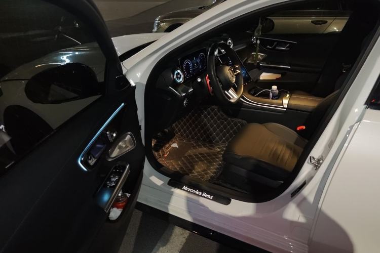 Used Mercedes-Benz C-Class 2023 Second Facelift C 260 L Starry Night Sports Edition Driver Seat