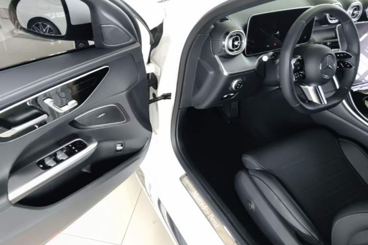 Used Mercedes-Benz C-Class 2023 Restyled C 260 L Sport Edition Driver Seat