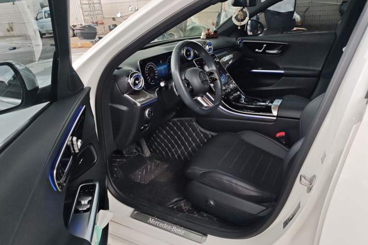 Used Mercedes-Benz C-Class 2023 Second Facelift C 260 L Driver Seat
