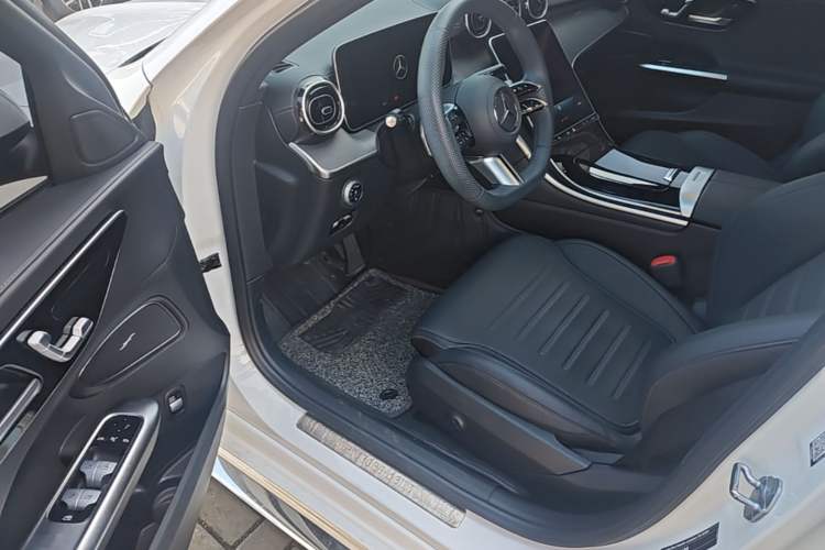 Used Mercedes-Benz C-Class 2023 Revised C 200 L Sport Edition Driver Seat