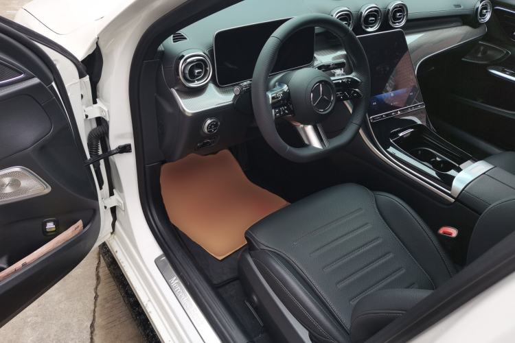 Used Mercedes-Benz C-Class 2023 Second Facelift C 260 L Starry Night Sports Edition Driver Seat