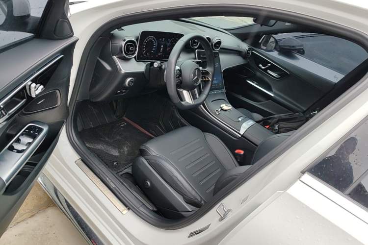 Used Mercedes-Benz C-Class 2023 Revised C 200 L Sport Edition Driver Seat