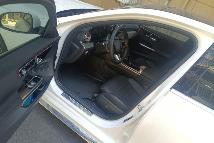 Used Mercedes-Benz C-Class 2023 Restyled C 260 L Sport Edition Driver Seat