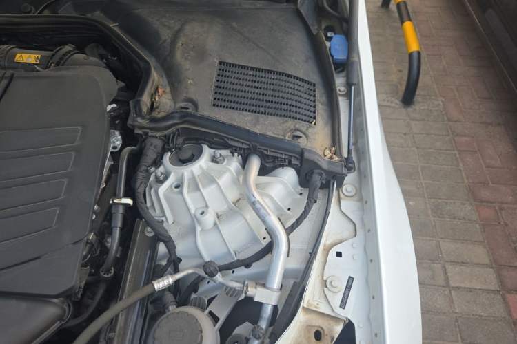 Used Mercedes-Benz C-Class 2023 C 200 L Sport Edition Engine Bay Left
