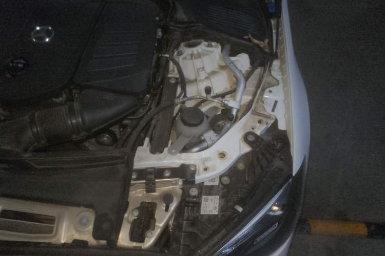 Used Mercedes-Benz C-Class 2023 C 260 L Engine Bay Left
