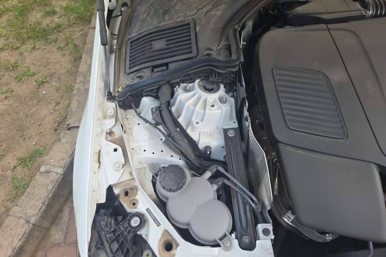 Used Mercedes-Benz C-Class 2023 C 200 L Sport Edition Engine Bay Right