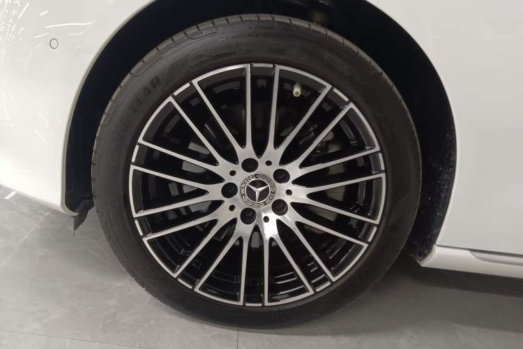 Used Mercedes-Benz C-Class 2023 Facelift C 260 L Exterior 4