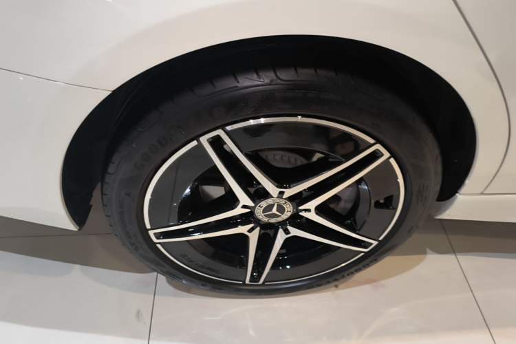 Used Mercedes-Benz C-Class 2023 Restyled C 260 L Night Edition Sports Version Exterior 5