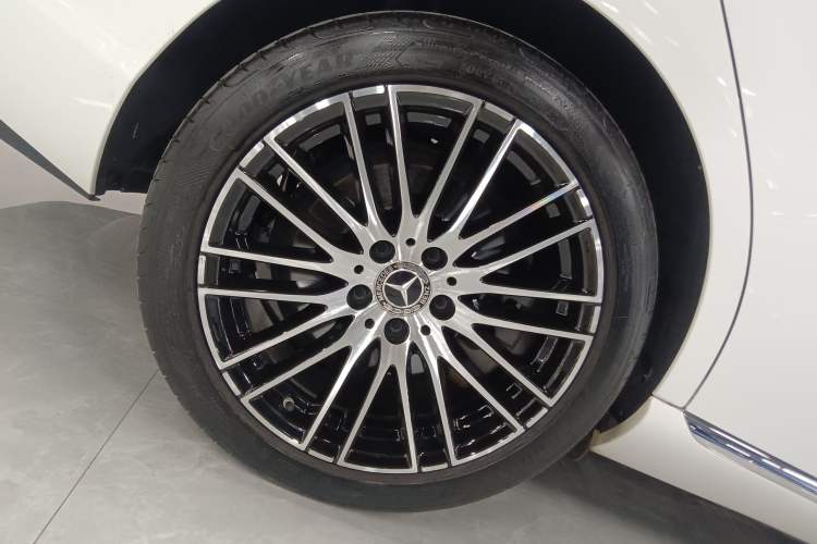Used Mercedes-Benz C-Class 2023 Facelift C 260 L Exterior 5