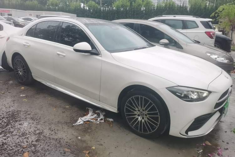 Used Mercedes-Benz C-Class 2023 Second Facelift C 260 L Sport Edition Front Right 45 Deg