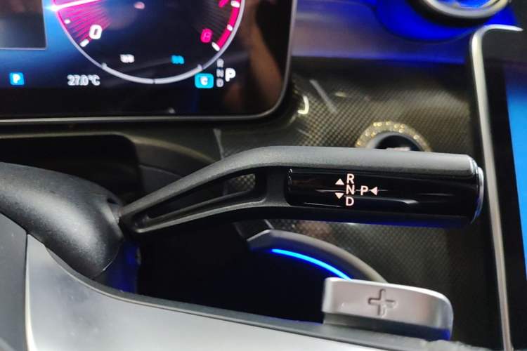 Used Mercedes-Benz C-Class 2023 Restyled C 260 L Night Edition Sports Version Gear Lever