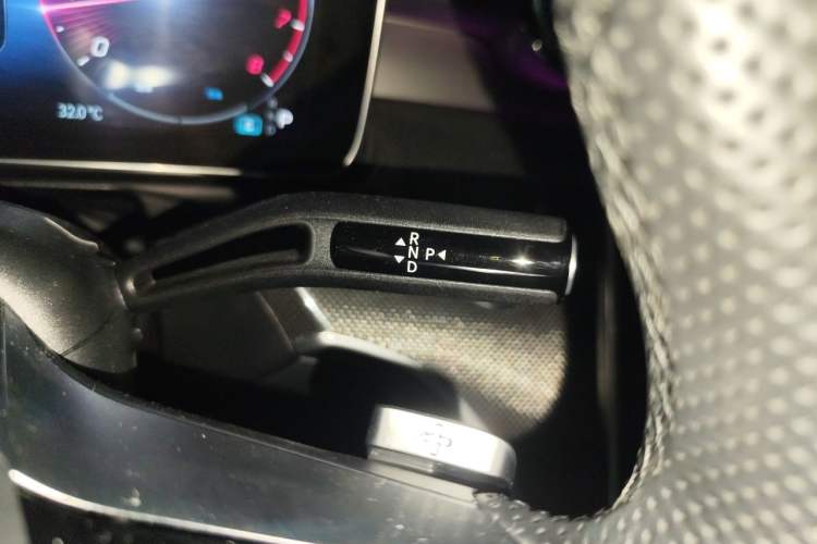 Used Mercedes-Benz C-Class 2023 Revised C 200 L Sport Edition Gear Lever