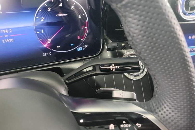 Used Mercedes-Benz C-Class 2023 Second Facelift C 260 L Sport Edition Gear Lever