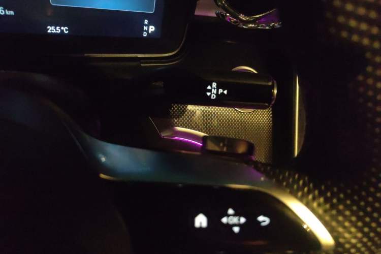 Used Mercedes-Benz C-Class 2023 Restyled C 260 L Sport Edition Gear Lever