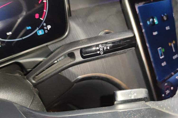 Used Mercedes-Benz C-Class 2023 C 200 L Sport Edition Gear Lever