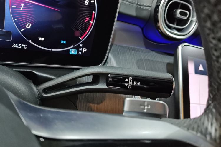 Used Mercedes-Benz C-Class 2023 Second Facelift C 260 L Sport Edition Gear Lever