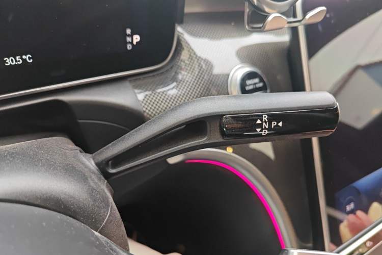 Used Mercedes-Benz C-Class 2023 Second Facelift C 260 L Sport Edition Gear Lever