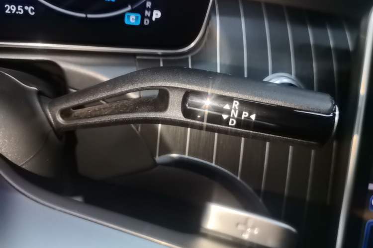 Used Mercedes-Benz C-Class 2023 Revised C 200 L Sport Edition Gear Lever