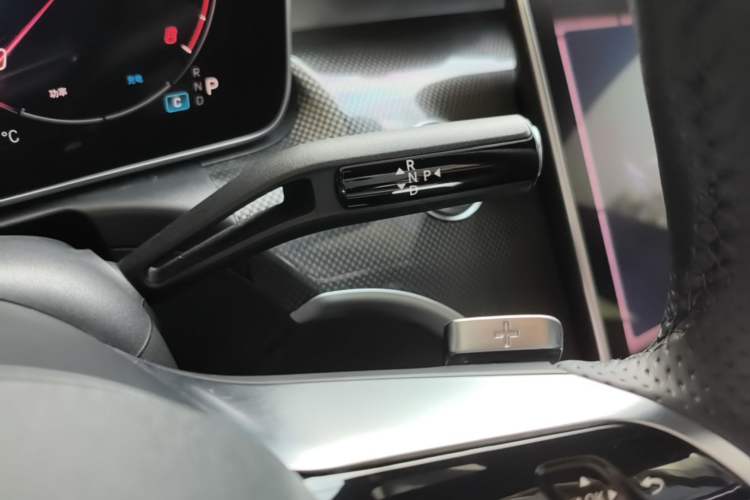 Used Mercedes-Benz C-Class 2023 Second Facelift C 260 L Sport Edition Gear Lever