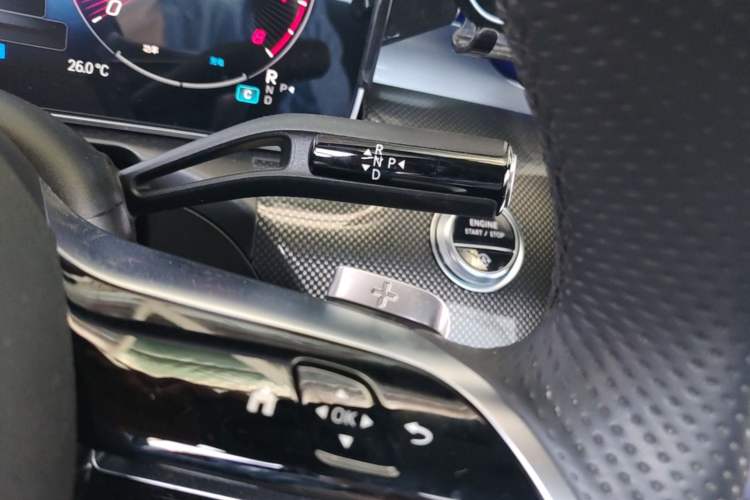 Used Mercedes-Benz C-Class 2023 Second Facelift C 260 L Sport Edition Gear Lever