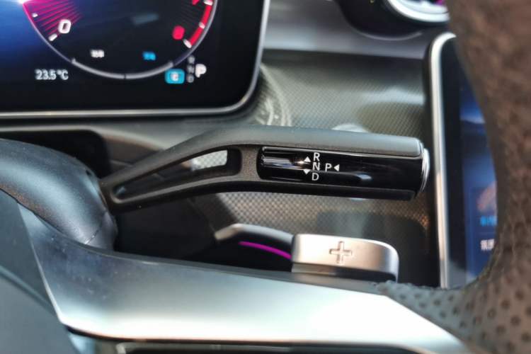 Used Mercedes-Benz C-Class 2023 Restyled C 260 L Night Edition Sports Version Gear Lever