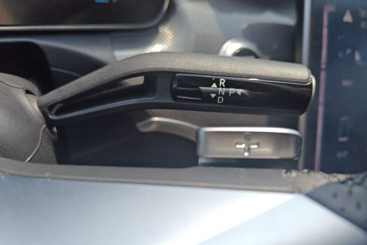 Used Mercedes-Benz C-Class 2023 Revised C 200 L Sport Edition Gear Lever