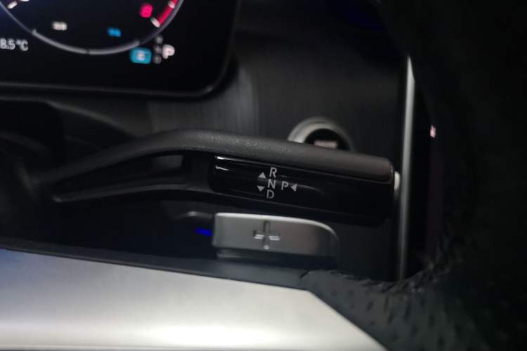 Used Mercedes-Benz C-Class 2023 Restyled C 260 L Sport Edition Gear Lever
