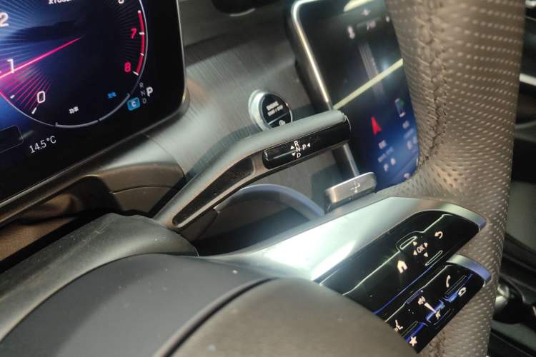 Used Mercedes-Benz C-Class 2023 Revised C 200 L Sport Edition Gear Lever