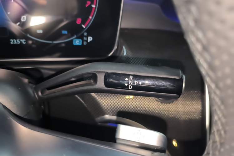 Used Mercedes-Benz C-Class 2023 Restyled C 260 L Night Edition Sports Version Gear Lever