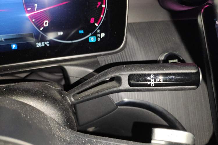 Used Mercedes-Benz C-Class 2023 Revised C 200 L Sport Edition Gear Lever