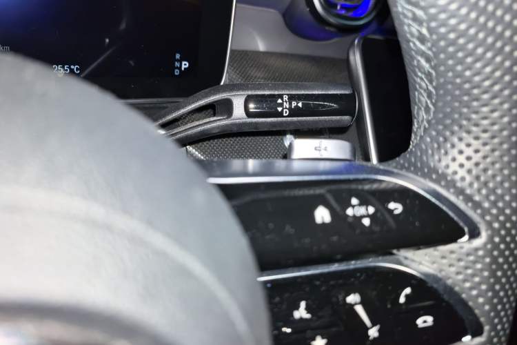 Used Mercedes-Benz C-Class 2023 Second Facelift C 260 L Starry Night Sports Edition Gear Lever
