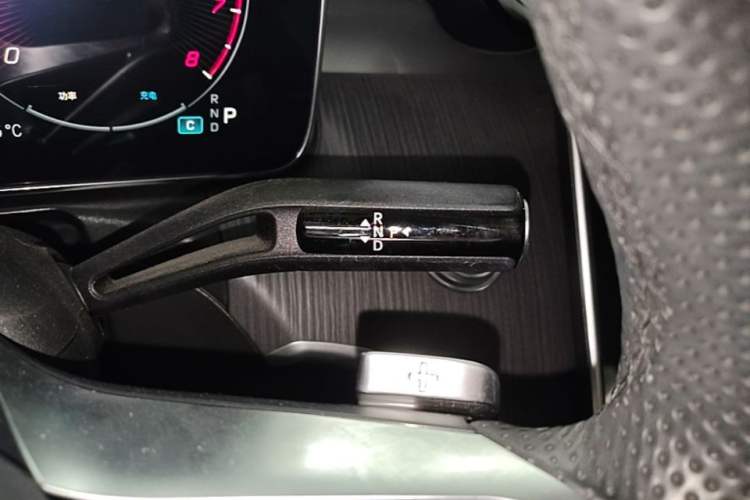 Used Mercedes-Benz C-Class 2023 Revised C 200 L Sport Edition Gear Lever
