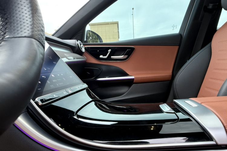 Used Mercedes-Benz C-Class 2023 C 260 L Sport Edition Gear Lever